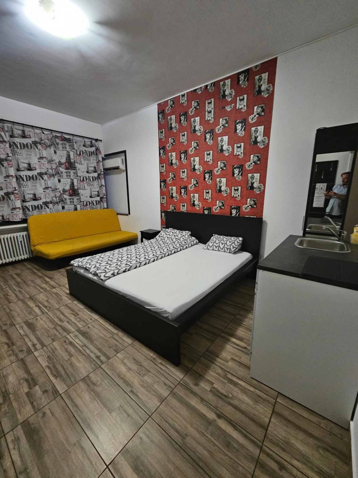 Central Class Bucharest Luaran gambar