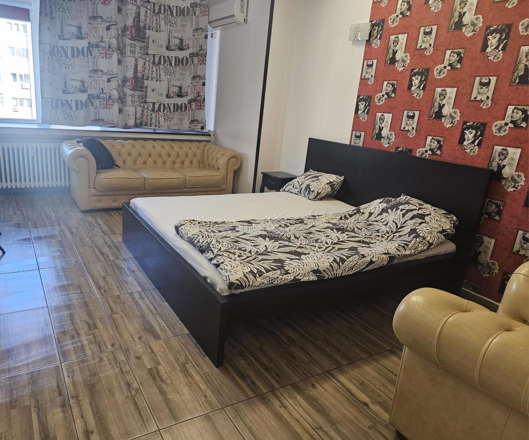 Central Class Bucharest Luaran gambar